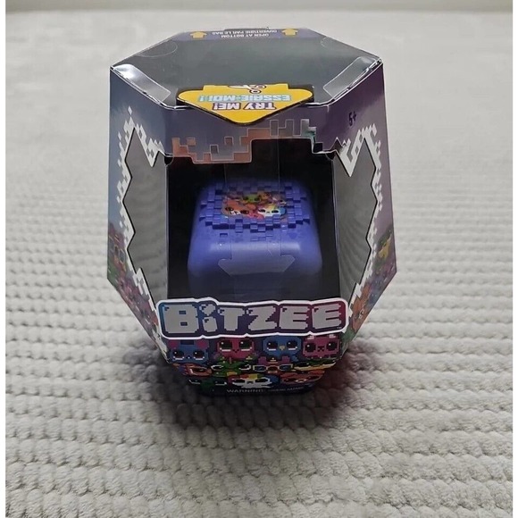Bitzee Interactive Toy Digital Pet and Case with 15 Animals Inside New - Picture 1 of 7
